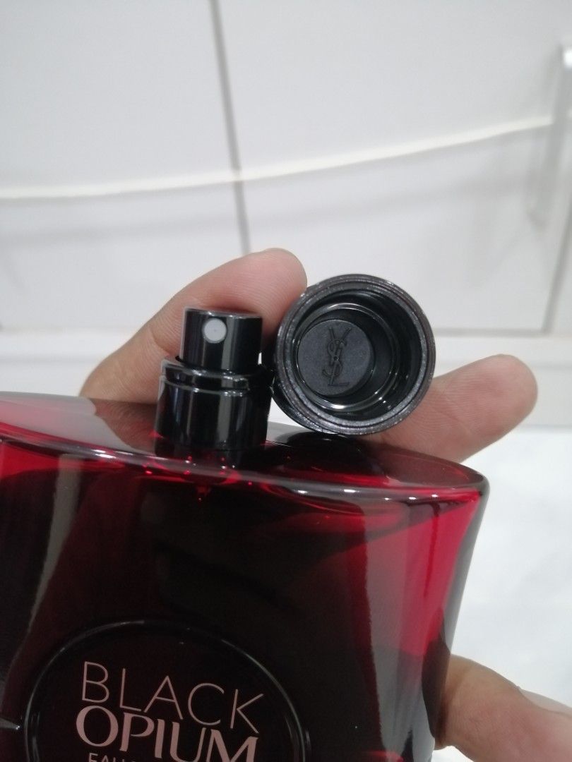 BLACK OPIUM EAU DE PARFUM OVER RED